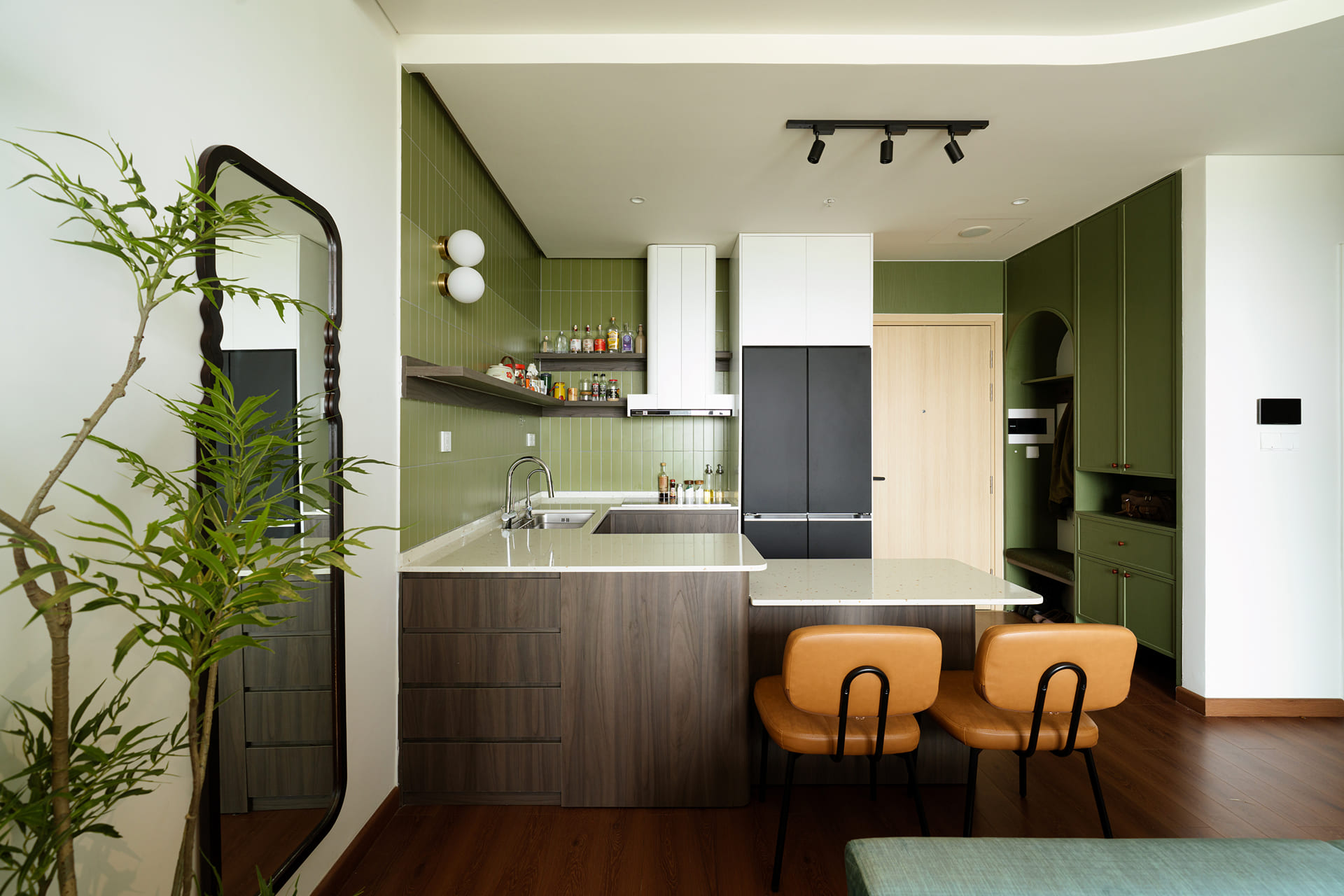 Long’s Apartment